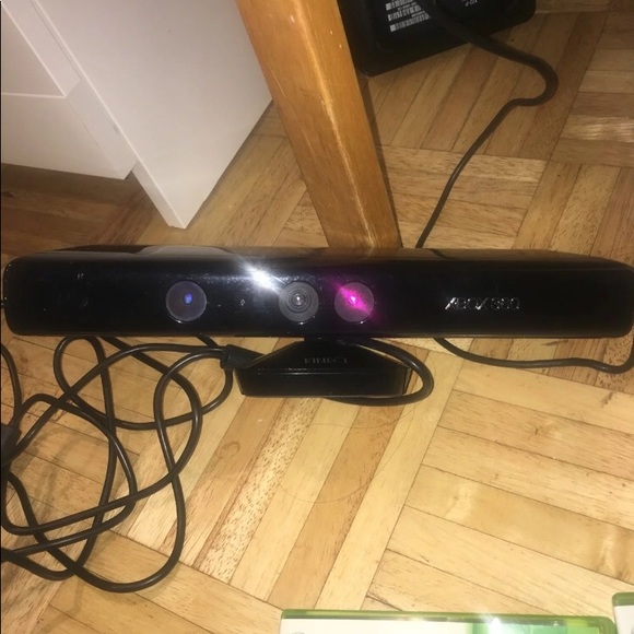 Xbox 360 w/ Kinect, 2 games and controller. - Picture 2 of 3